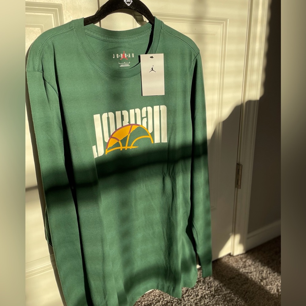 Long sleeve Jordan Tee.